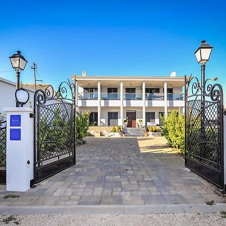 Apartments Victoria Privlaka بريفلاكا المظهر الخارجي الصورة