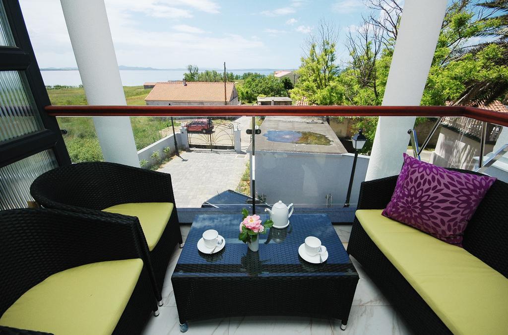 Apartments Victoria Privlaka بريفلاكا الغرفة الصورة