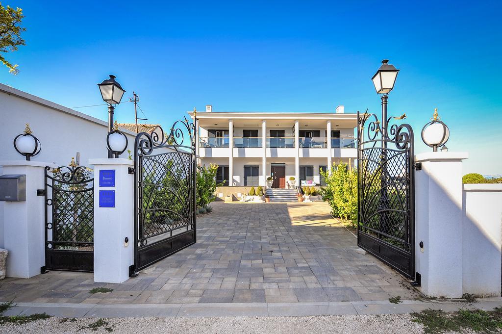 Apartments Victoria Privlaka بريفلاكا المظهر الخارجي الصورة